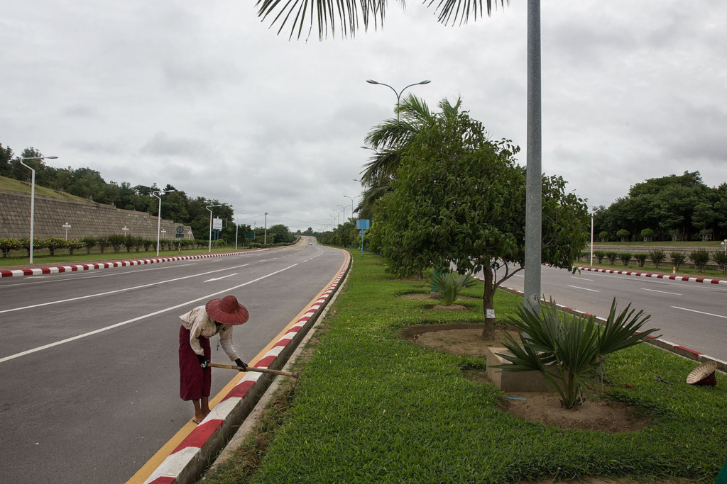 Thủ[-]đô[-]rộng[-]lớn[-]mà[-]vắng[-]bóng[-]cư[-]dân[-]ở[-]Myanmar
